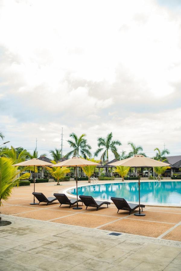 River Palm Hotel And Resort Powered By Cocotel Bugallon Exterior foto